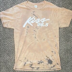 Kiss 98.5 Tie-Dye Graphic T-Shirt